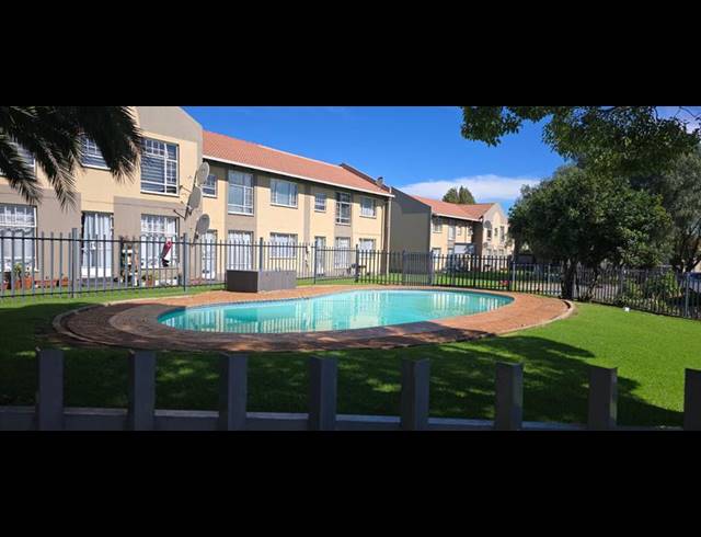 2 BEDROOM TOWNHOUSE FOR SALE IN VERWOERDPARK